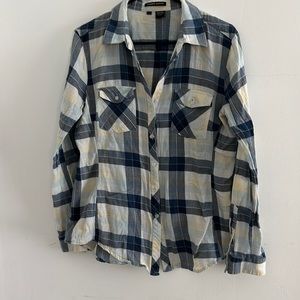 Sandra ingrish lightweight flannel shirt. Very soft. Thin flannel.
